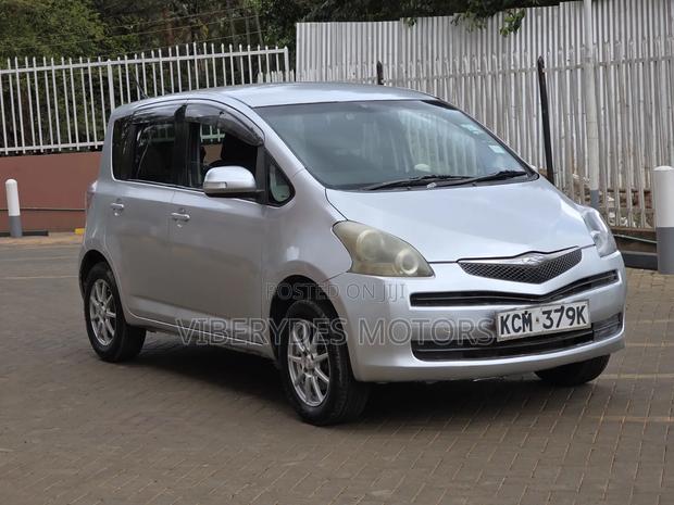 Toyota Ractis 2010 Silver