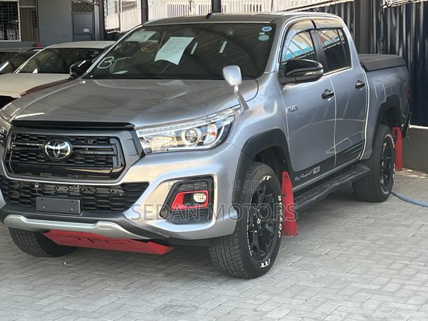 Toyota Hilux 2020 Gray