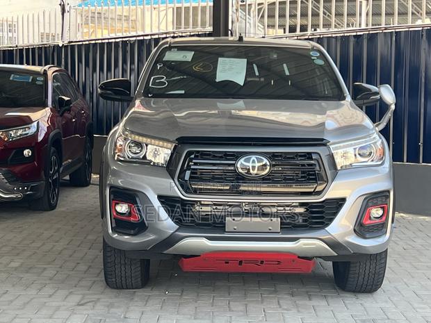 Toyota Hilux 2020 Gray