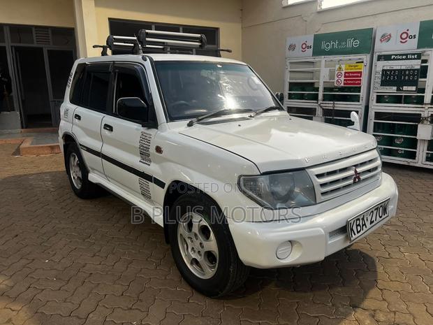 Mitsubishi Pajero 2005 White