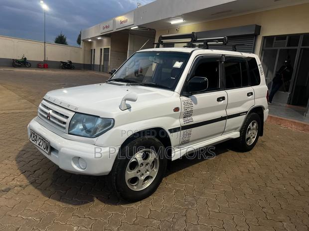 Mitsubishi Pajero 2005 White
