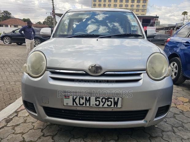 Toyota Sienta 2010 Silver