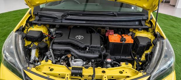 Toyota Vitz 2015 Yellow
