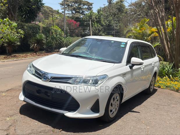 Toyota Corolla Fielder 1.5 Hybrid FWD 2019 White
