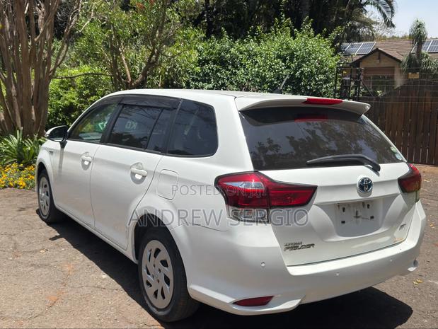 Toyota Corolla Fielder 1.5 Hybrid FWD 2019 White