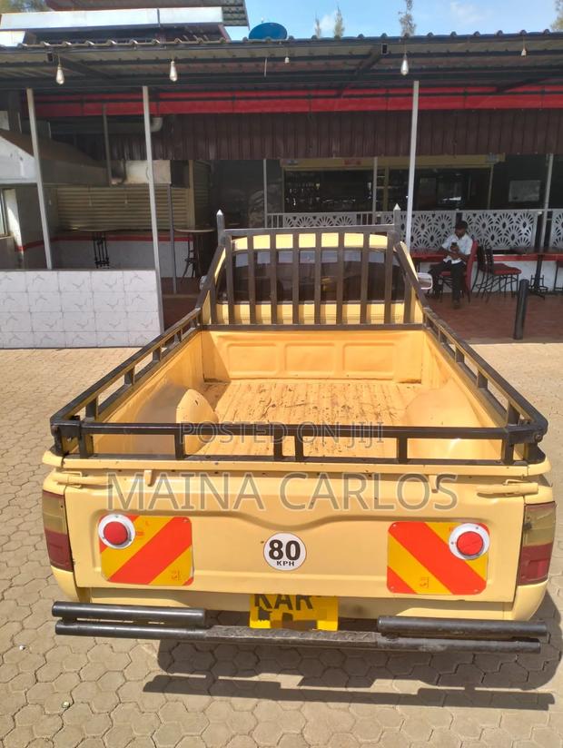 Toyota Hilux 2004 Beige