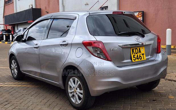 Toyota Vitz 2013 Silver