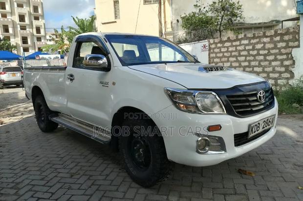 Toyota Hilux 2014 White