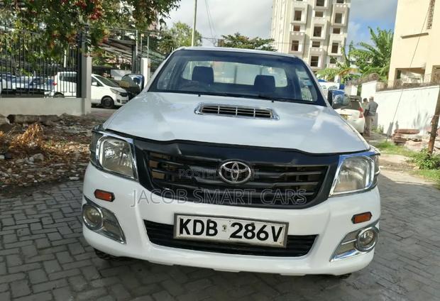 Toyota Hilux 2014 White