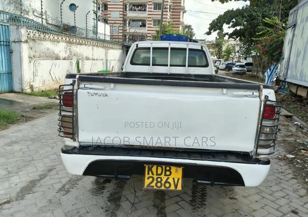 Toyota Hilux 2014 White