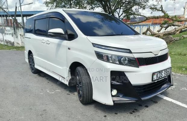 Toyota Noah 2017 White