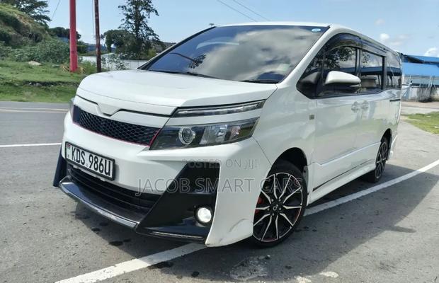 Toyota Noah 2017 White