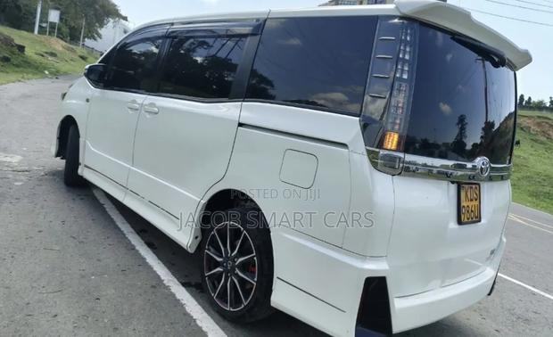 Toyota Noah 2017 White