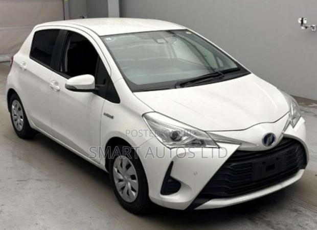 Toyota Vitz 1.5 FWD Hybrid 5dr 2019 White