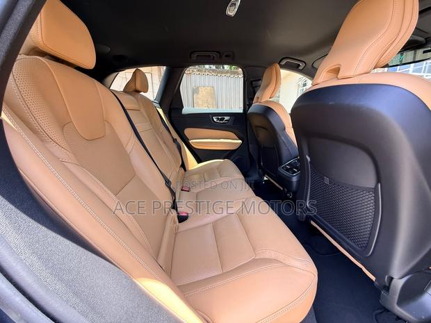 Volvo XC60 2019 Blue