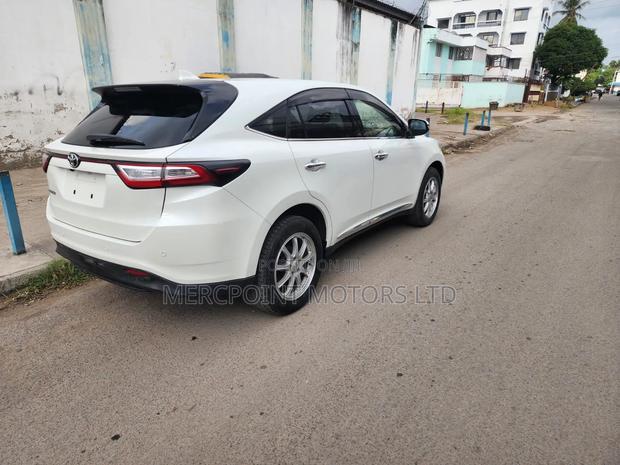 Toyota Harrier 2.0 2020 White