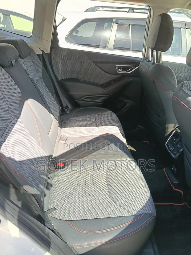 Subaru Forester Base AWD 2019 White