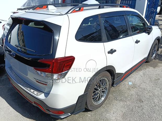 Subaru Forester Base AWD 2019 White