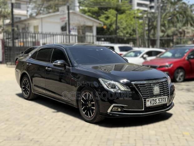 Toyota Crown 2016 Black