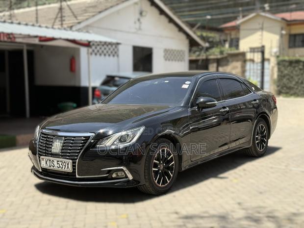 Toyota Crown 2016 Black