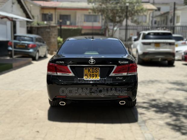 Toyota Crown 2016 Black