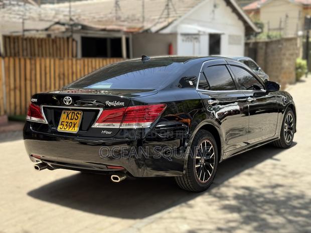 Toyota Crown 2016 Black