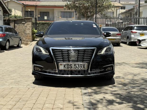 Toyota Crown 2016 Black