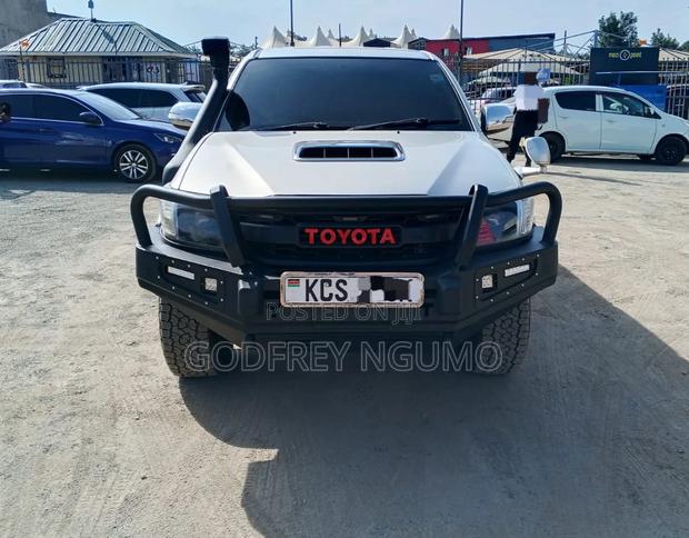 Toyota Hilux 2012 Silver