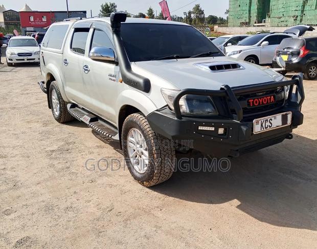 Toyota Hilux 2012 Silver
