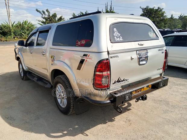 Toyota Hilux 2012 Silver