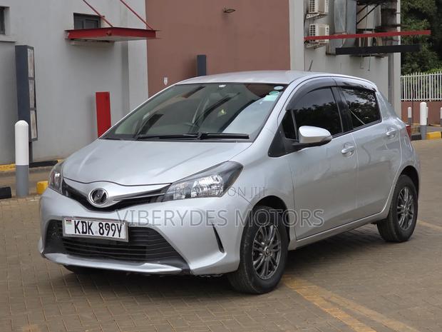 Toyota Vitz 2015 Silver