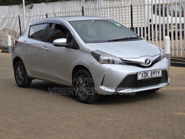 Toyota Vitz 2015 Silver