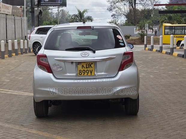 Toyota Vitz 2015 Silver