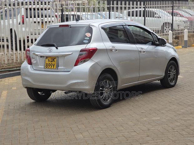Toyota Vitz 2015 Silver