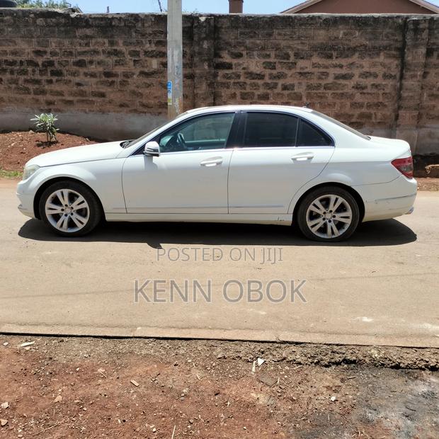 Mercedes-Benz C300 Luxury Sedan RWD (3.0L 6cyl 7A) 2011 White