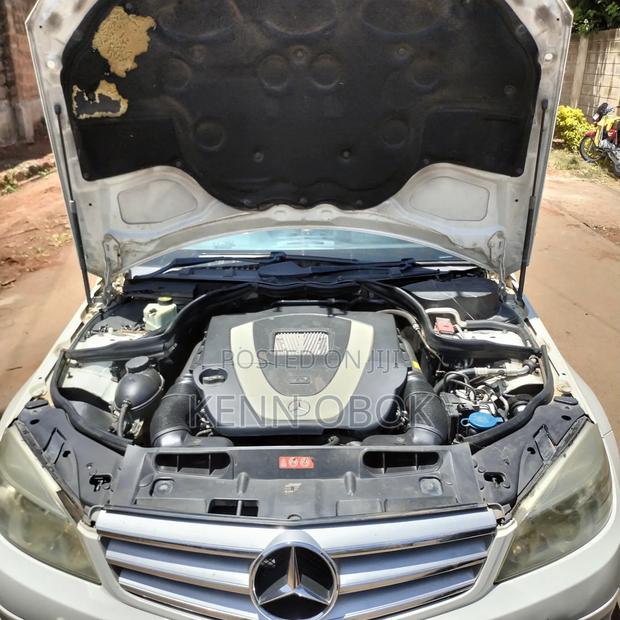 Mercedes-Benz C300 Luxury Sedan RWD (3.0L 6cyl 7A) 2011 White