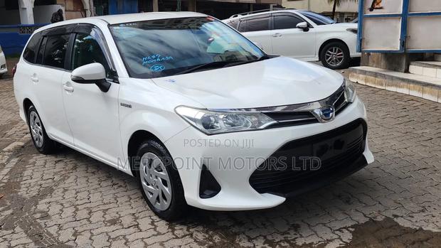 Toyota Corolla Fielder 1.5 Hybrid FWD 2019 White