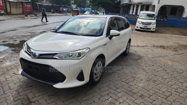 Toyota Corolla Fielder 1.5 Hybrid FWD 2019 White