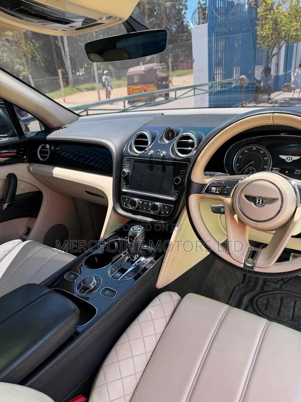 Bentley Bentayga 2017 Silver