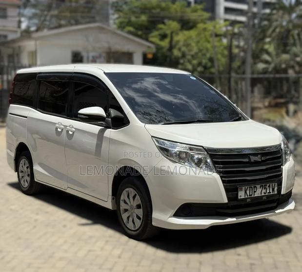 Toyota Noah 2.0 FWD (7 Seater) 2017 Pearl