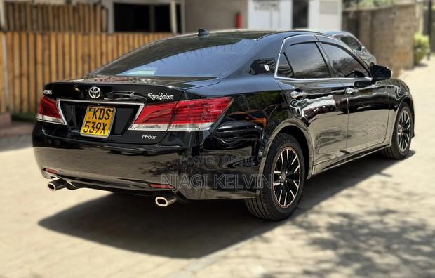 Toyota Crown 2016 Black