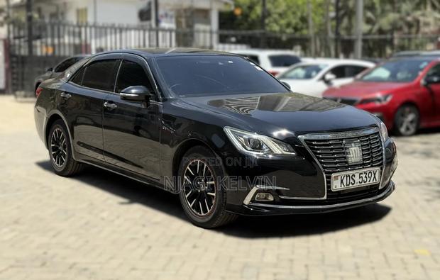 Toyota Crown 2016 Black