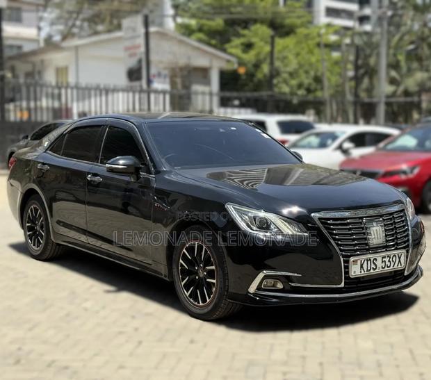 Toyota Crown 2016 Black