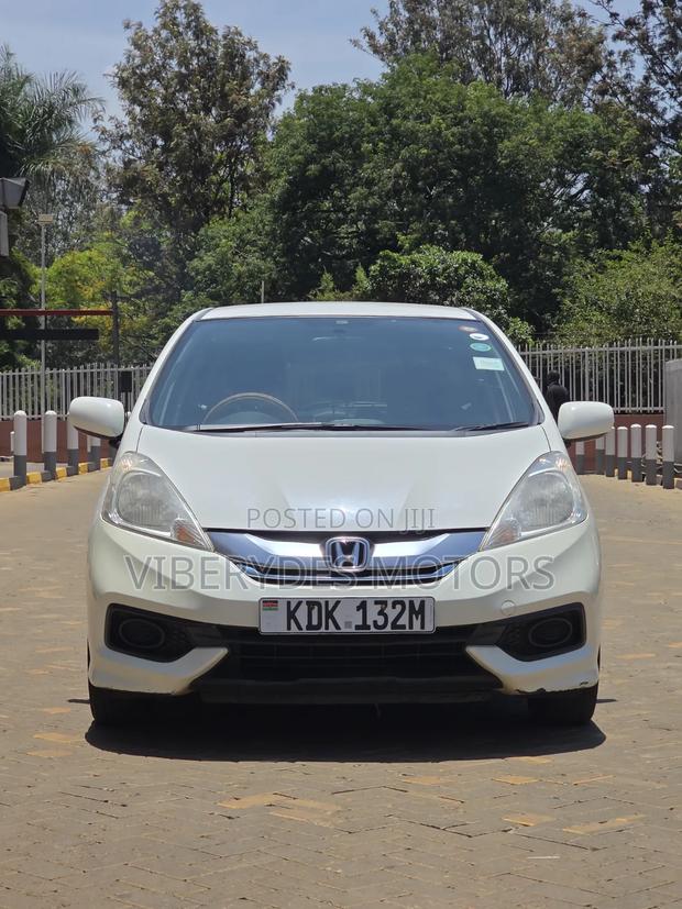 Honda Fit Shuttle 2015 White