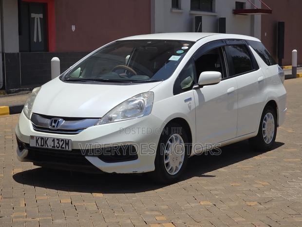 Honda Fit Shuttle 2015 White