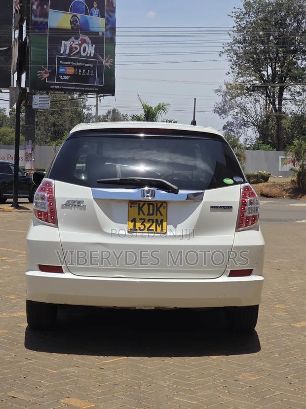 Honda Fit Shuttle 2015 White