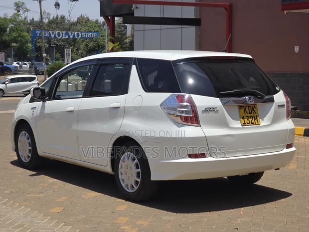 Honda Fit Shuttle 2015 White