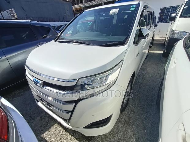 Toyota Noah 1.8 FWD Hybrid (7 seater) 2019 White