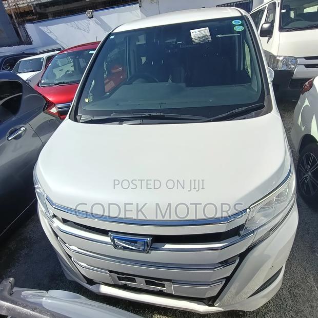 Toyota Noah 1.8 FWD Hybrid (7 seater) 2019 White
