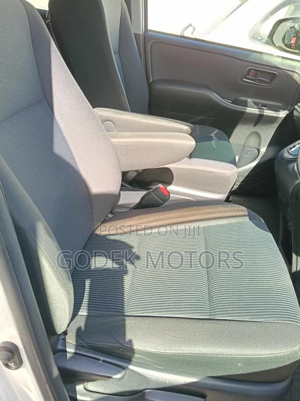 Toyota Noah 1.8 FWD Hybrid (7 seater) 2019 White